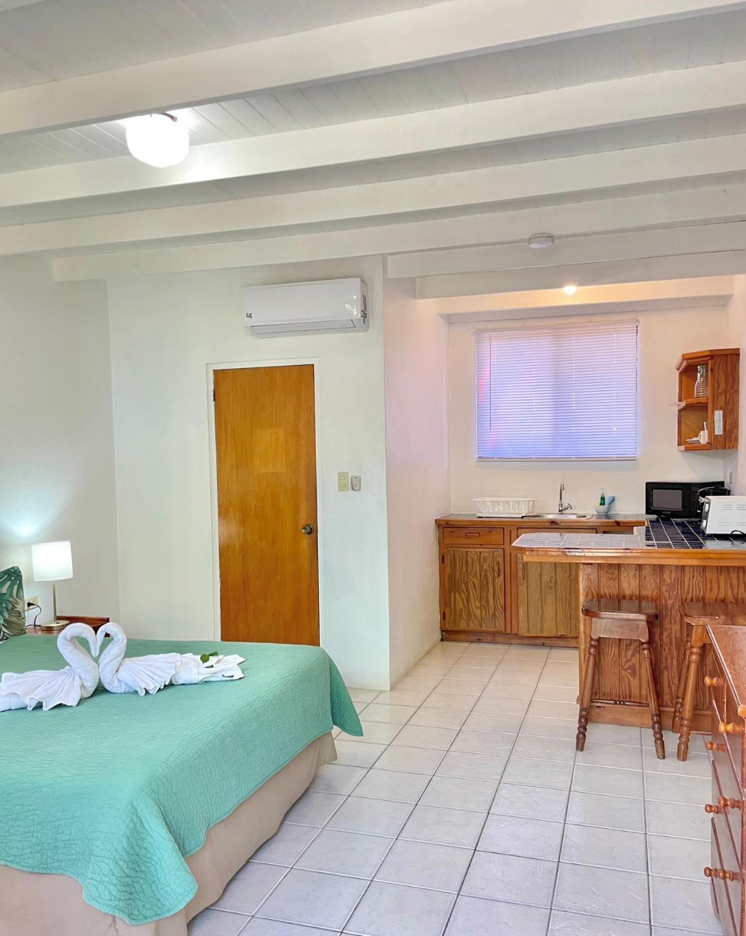 Bananaquit Tobago -Stay Near The Beach Crown Point Bagian luar foto
