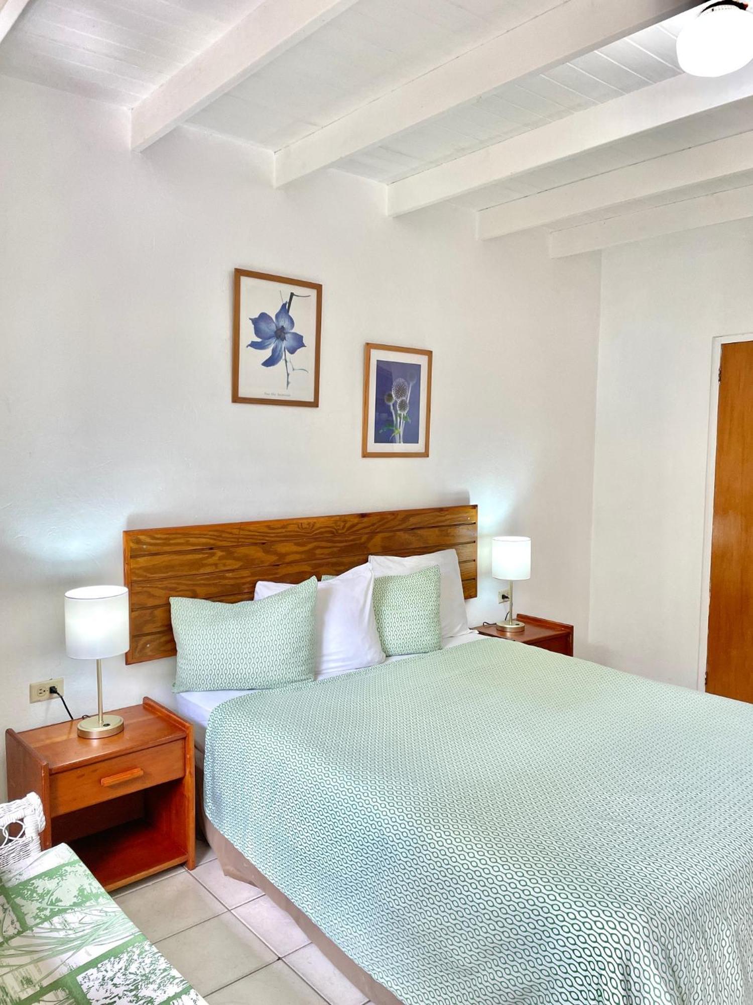 Bananaquit Tobago -Stay Near The Beach Crown Point Bagian luar foto