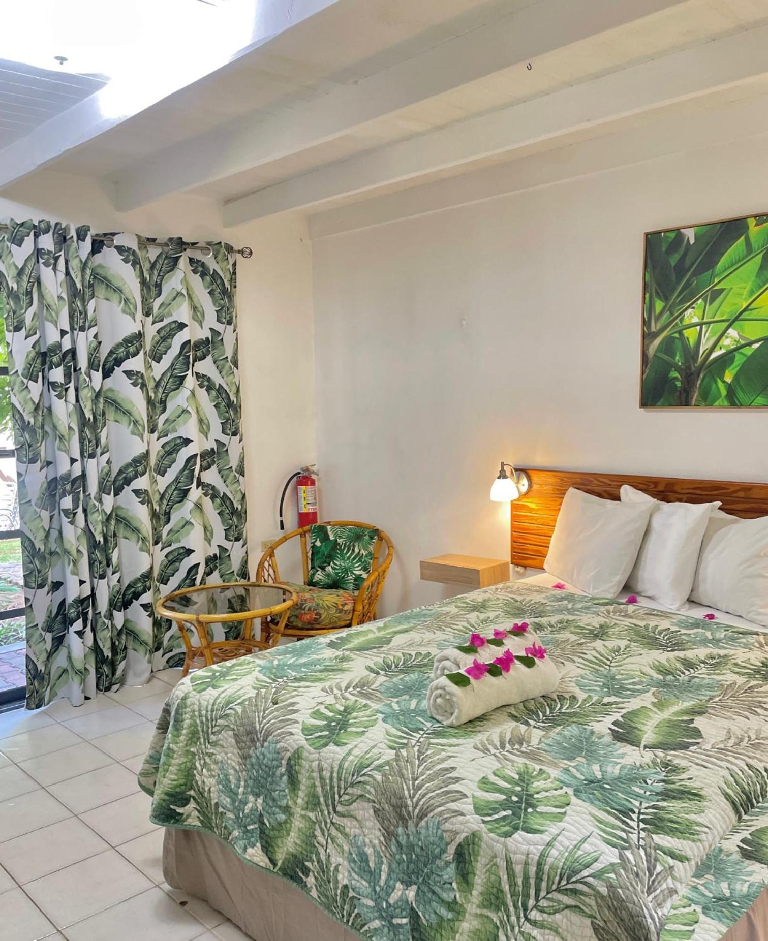 Bananaquit Tobago -Stay Near The Beach Crown Point Bagian luar foto