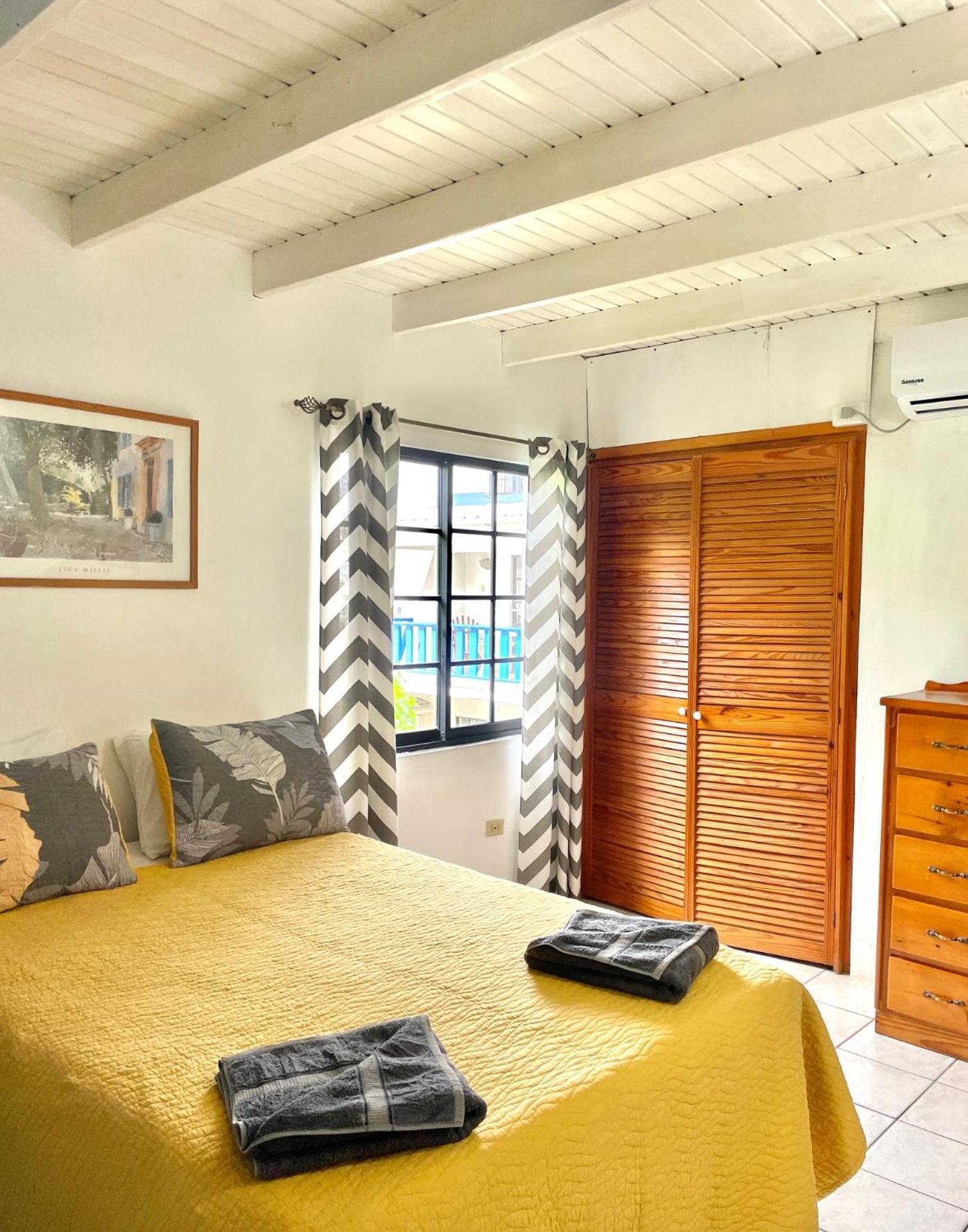 Bananaquit Tobago -Stay Near The Beach Crown Point Bagian luar foto