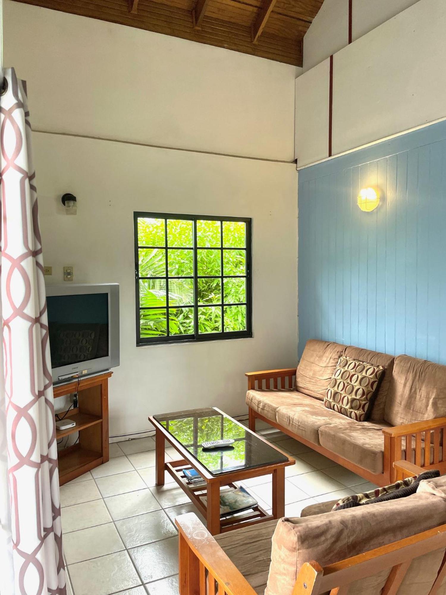Bananaquit Tobago -Stay Near The Beach Crown Point Bagian luar foto