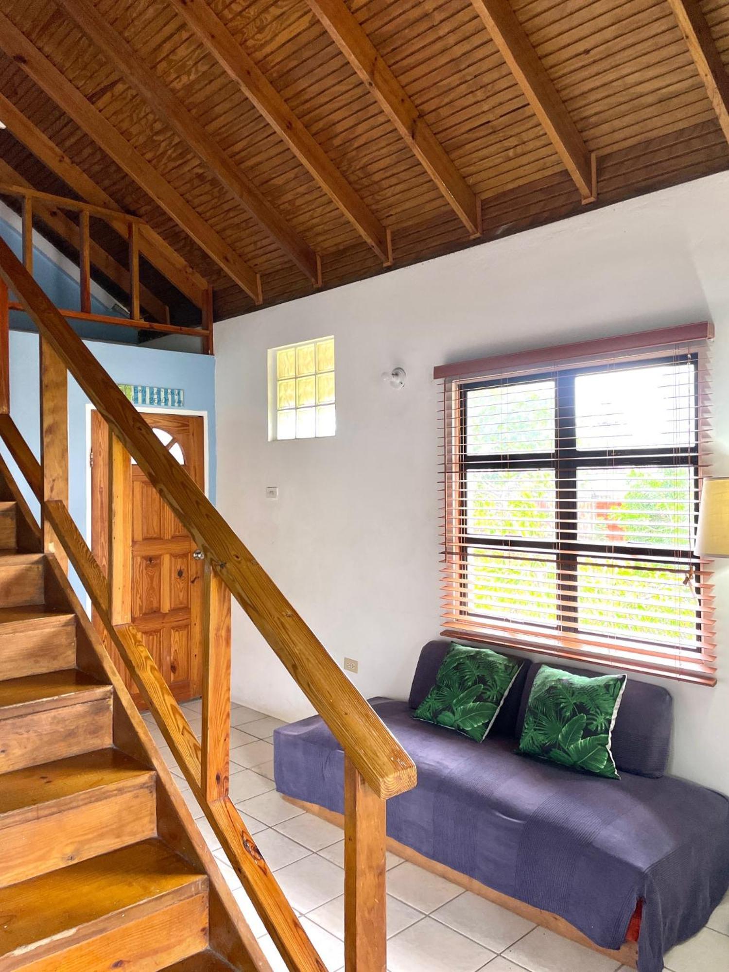 Bananaquit Tobago -Stay Near The Beach Crown Point Bagian luar foto