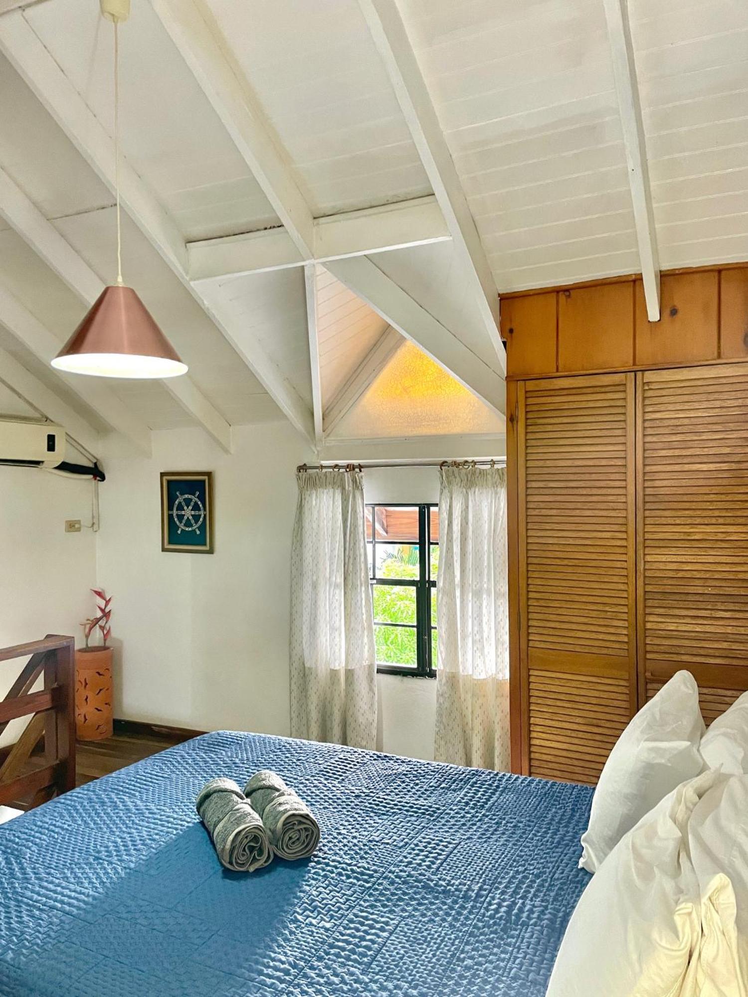 Bananaquit Tobago -Stay Near The Beach Crown Point Bagian luar foto