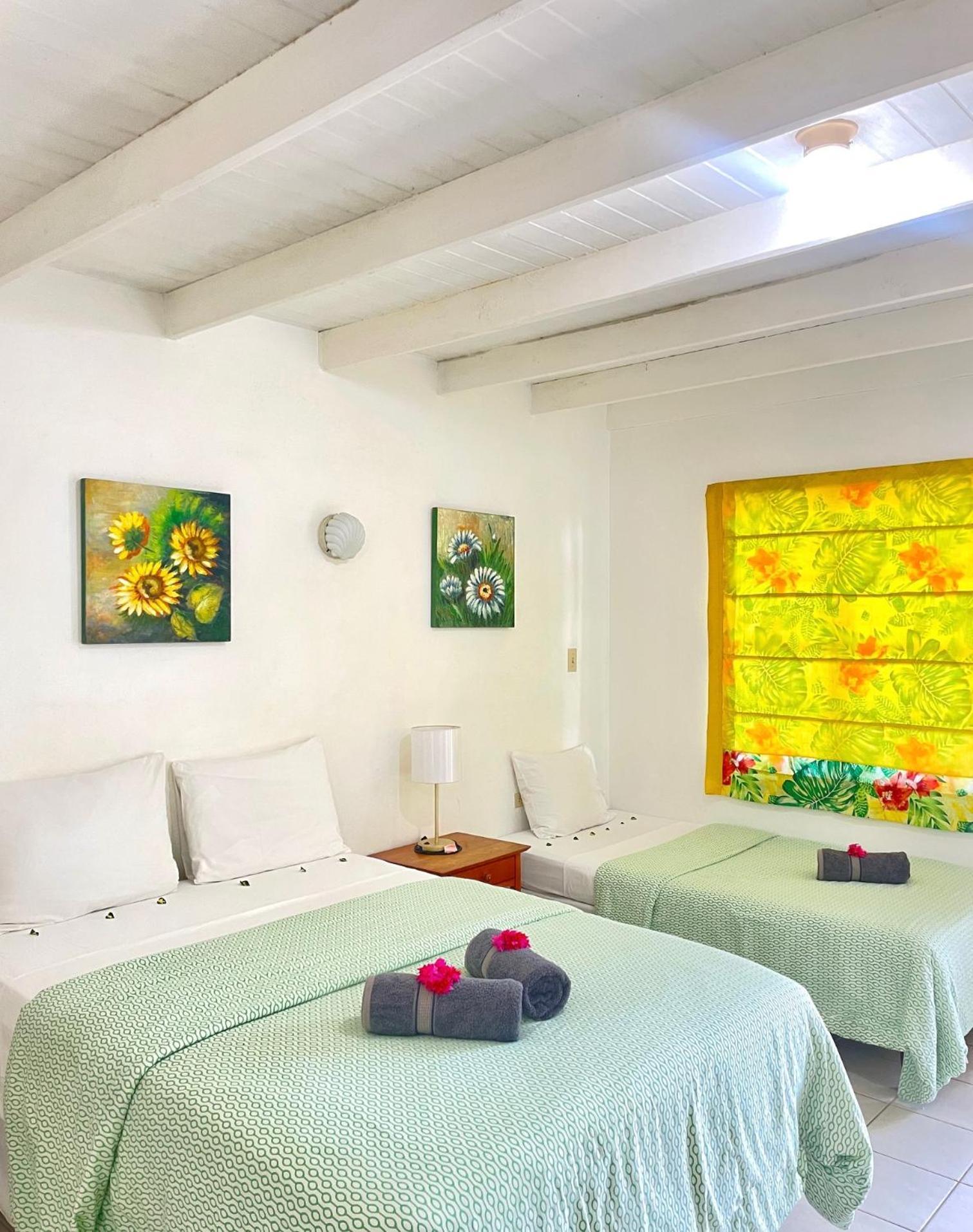 Bananaquit Tobago -Stay Near The Beach Crown Point Bagian luar foto