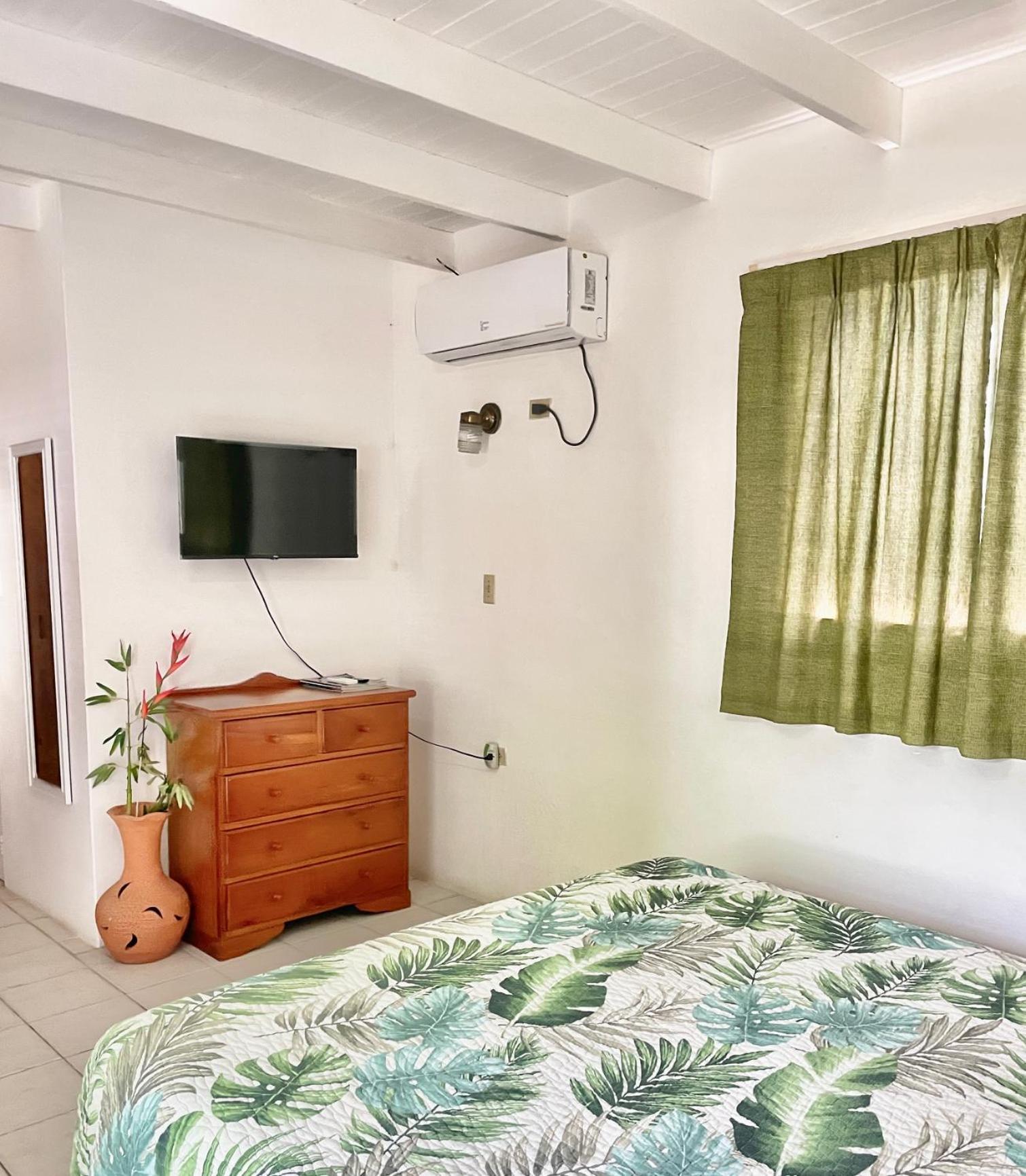 Bananaquit Tobago -Stay Near The Beach Crown Point Bagian luar foto